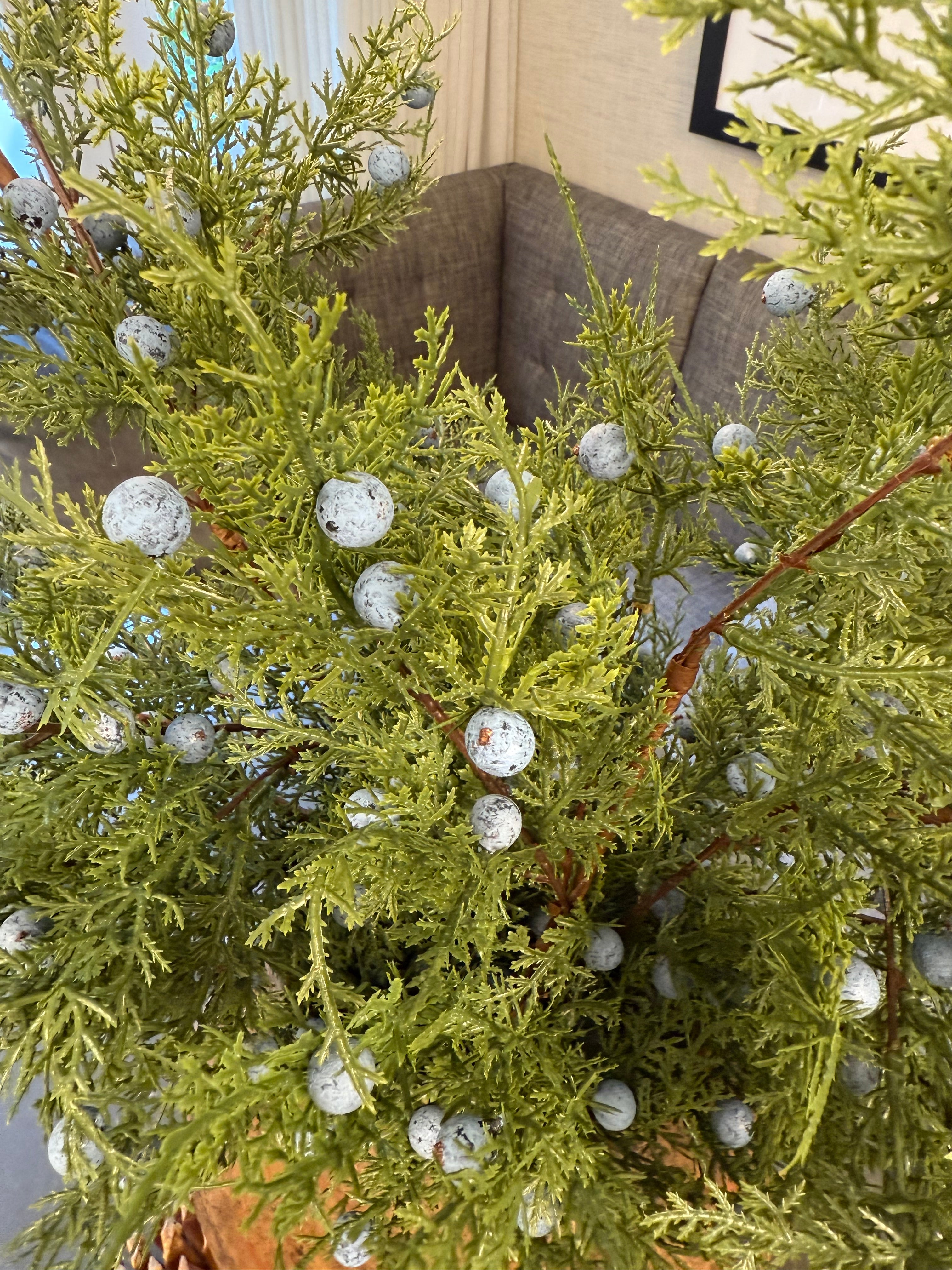 Realistic Faux Juniper Branch – Soft-Touch Winter Greenery Stem